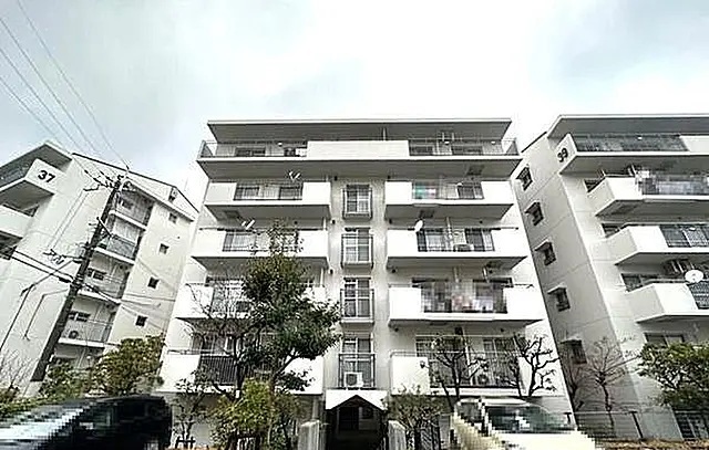 公団千里緑丘団地３８号棟 外観