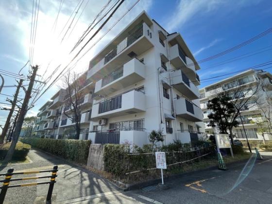 公団千里緑丘団地１１号棟 外観