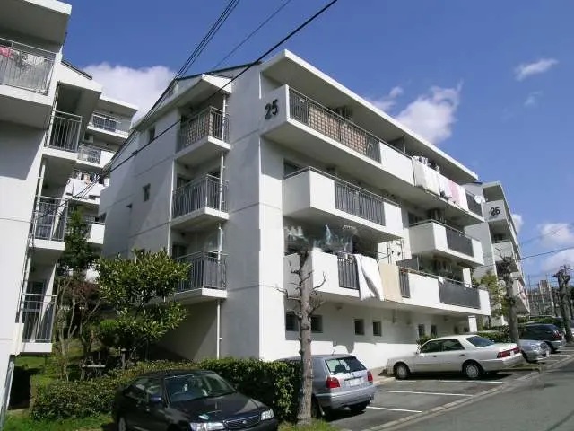 公団千里緑丘団地２５号棟 外観