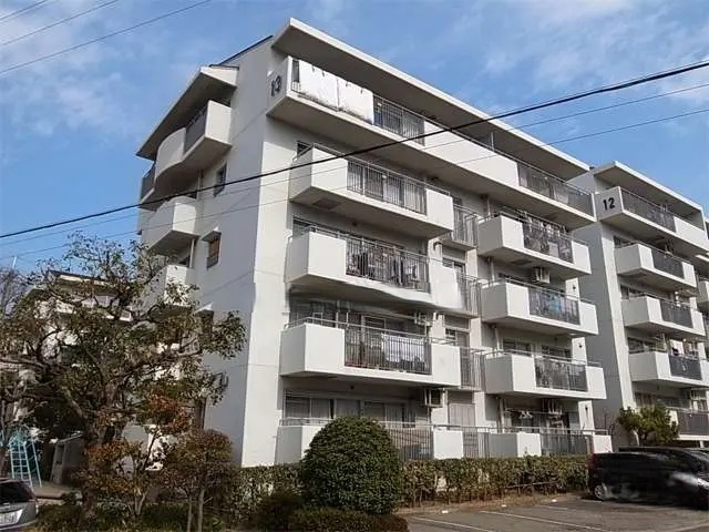 公団千里緑丘団地１３号棟 外観