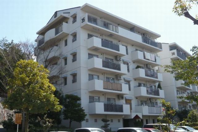 公団千里緑丘団地３５号 外観