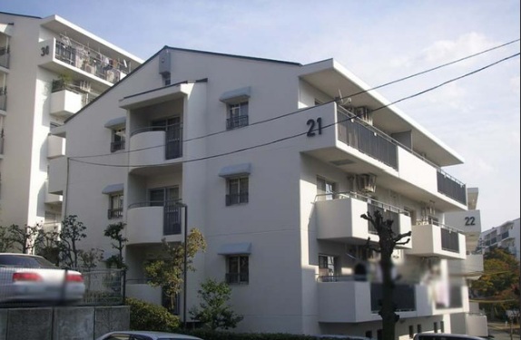 公団千里緑丘団地２１号棟 外観