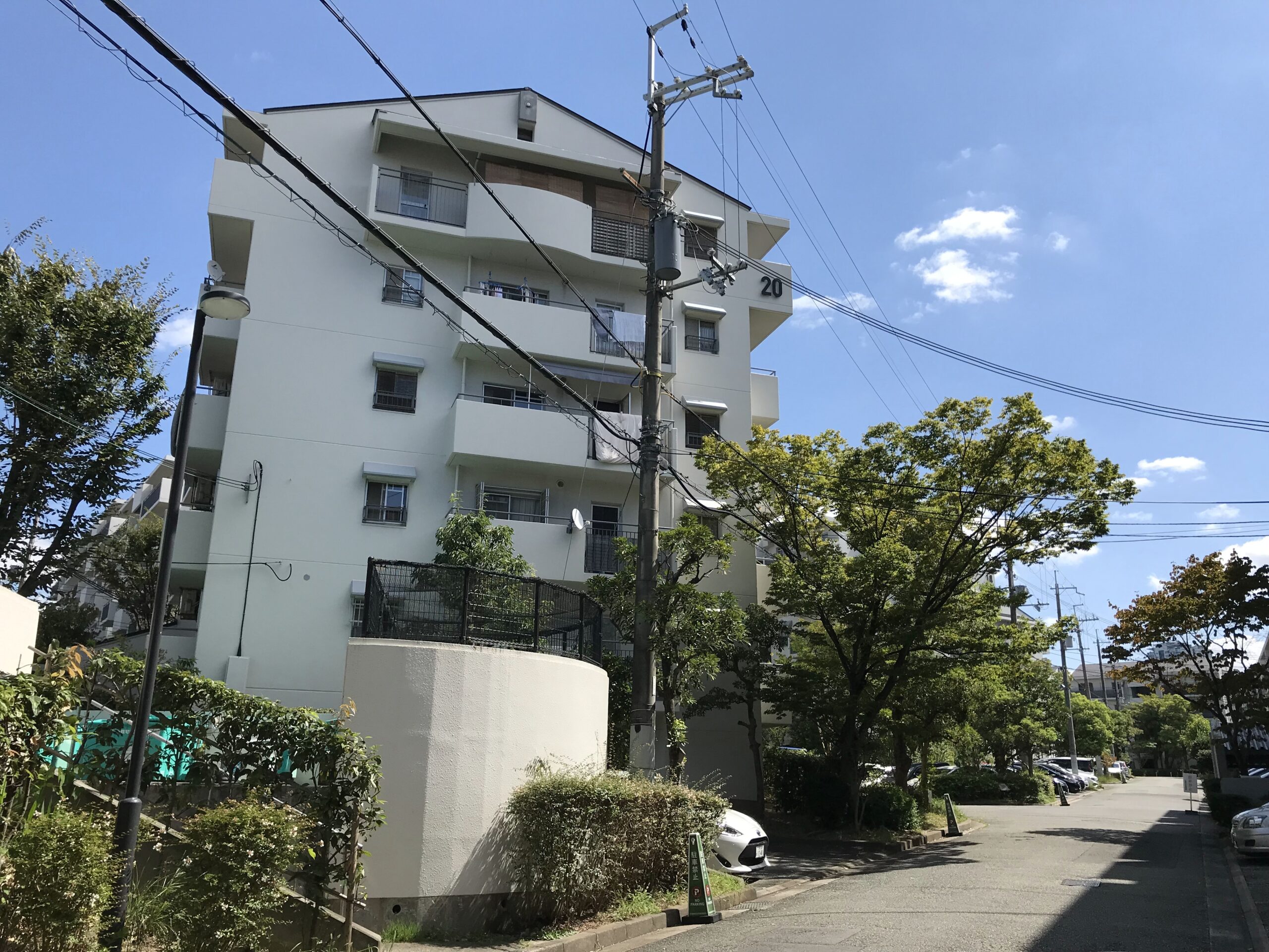 公団千里緑丘団地２０号棟 外観