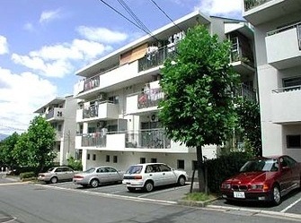 公団千里緑丘団地２７号棟 外観