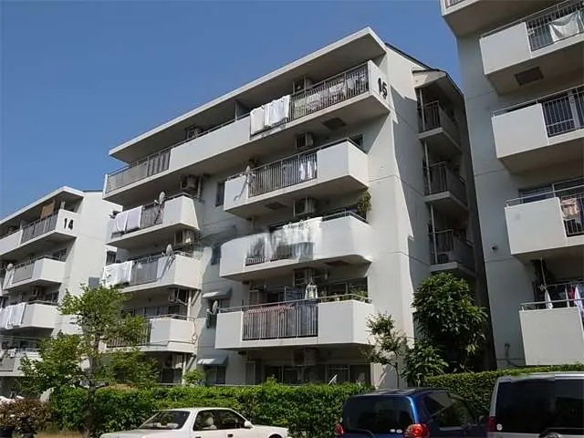 公団千里緑丘団地１５号棟 外観