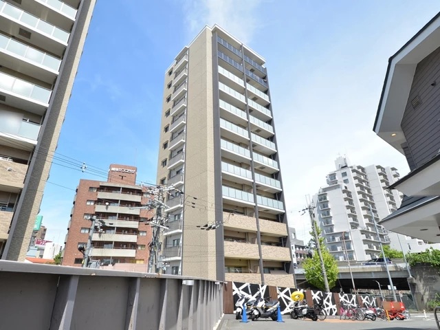 プレサンスロジェ緑地公園イースト 外観