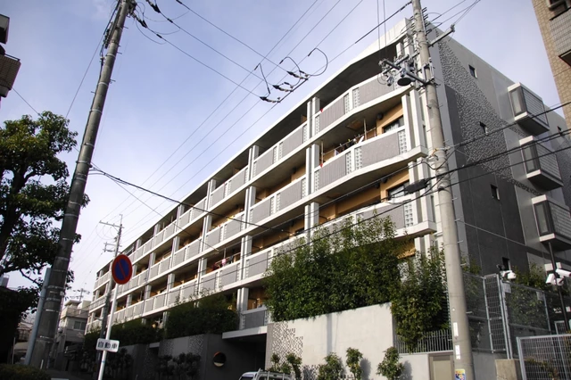 ユニ・アルス千里中央ＷＥＳＴ 外観