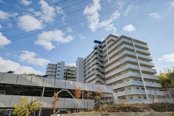 ロジュマン千里中央 外観