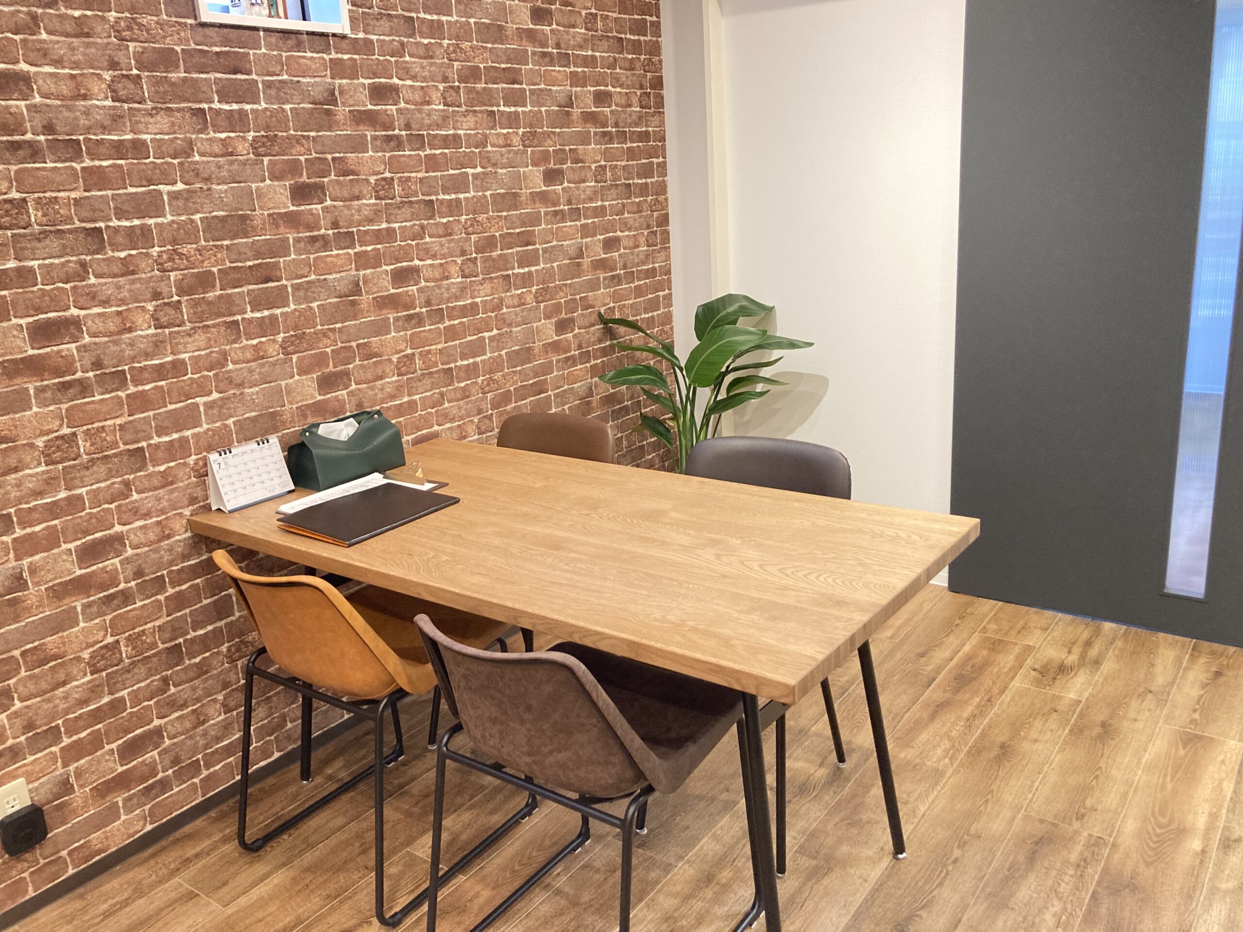 テーブル席の打合せスペース